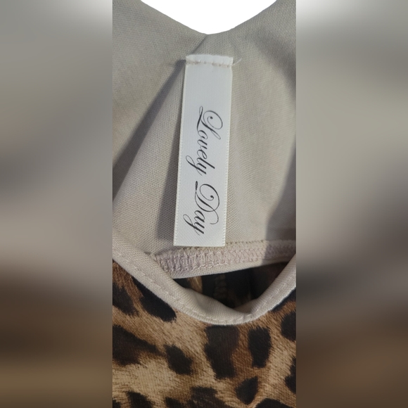 'Lovely day' Leopard Print Crop Top With Bra Shelf Lining - Picture 6 of 10